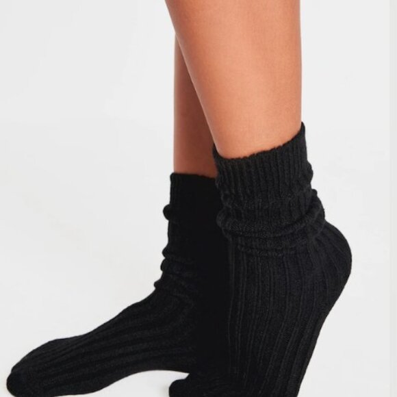 NWT Pretty Little Thing Chocolate Slouchy Ribbed Socks - Picture 3 of 4